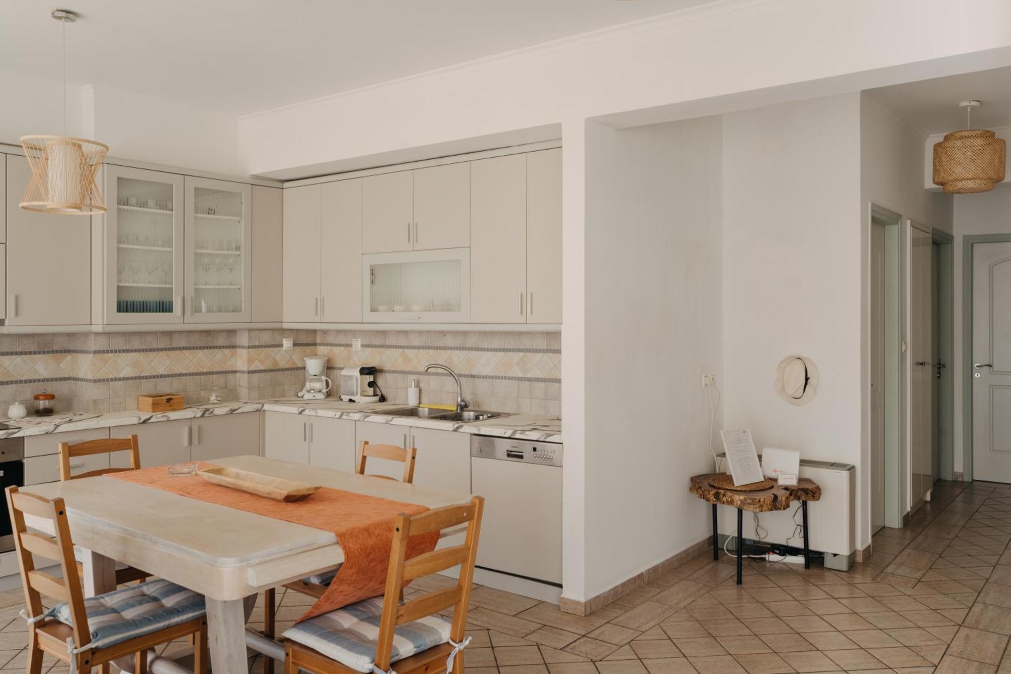Lazarus 2Bd Apartment In The Center Patras Bagian luar foto