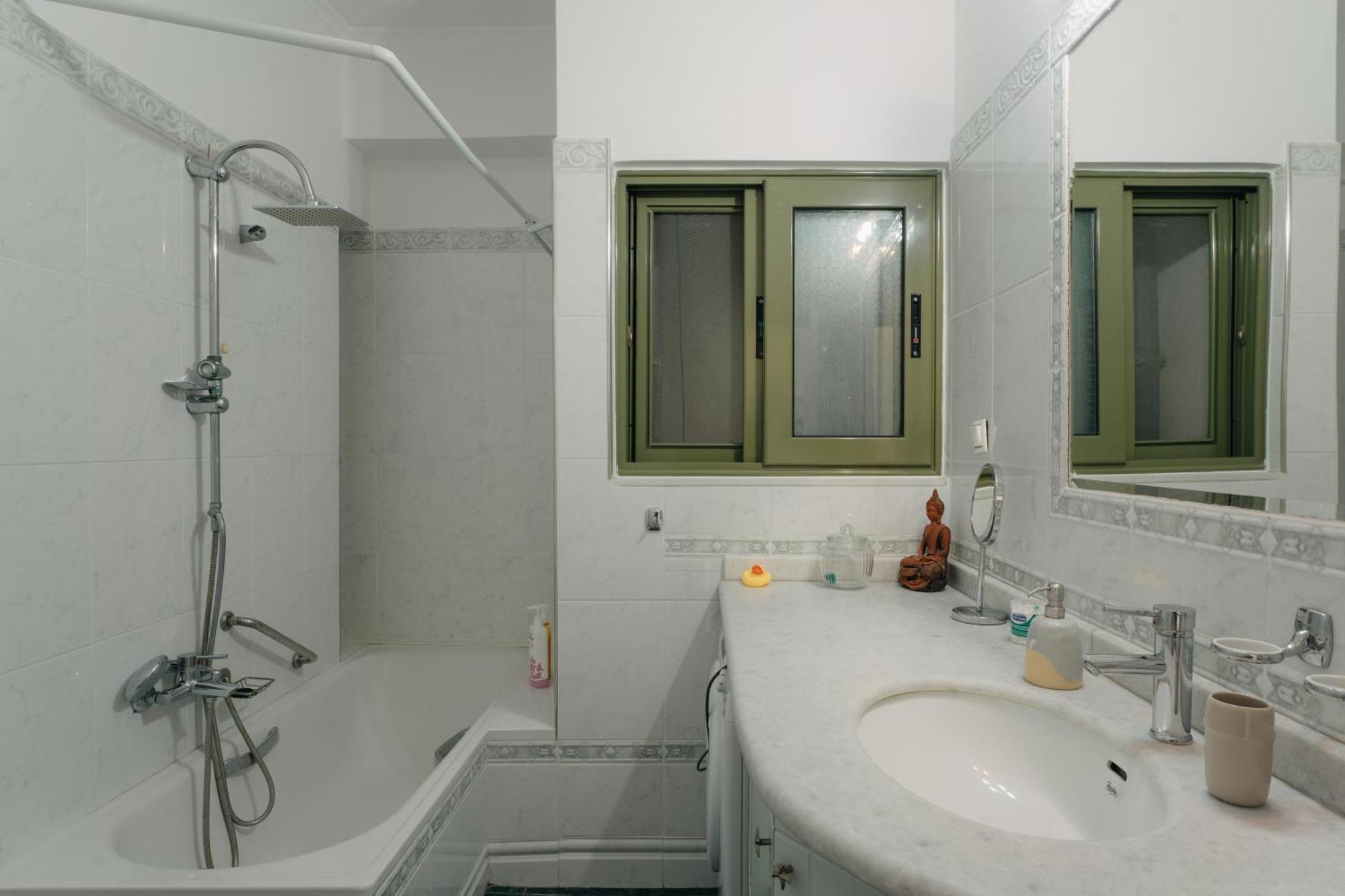 Lazarus 2Bd Apartment In The Center Patras Bagian luar foto